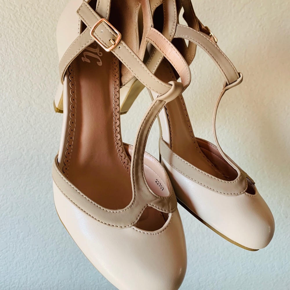🌹 T-Strap Mary Jane Heels 🌹
